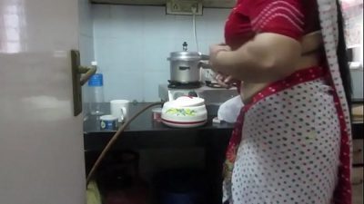Chubby bhabhi ki nabhi ka hidden mms video