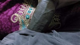 गुजराती सेक्सी बीपी वीडियो में लंड को लोल्लिपोप की तरह चूसती