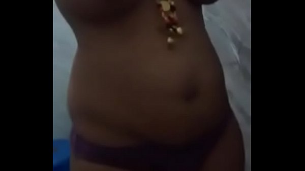 देसी वाइफ नहाते हुए हिंदी सेक्स वीडियो