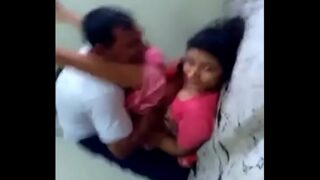 चाची सास की टाँगे कंधे पर रख के इंग्लिश शॉट में चुदाई की