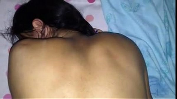 गर्लफ्रेंड की चूत डॉगीस्टाइल चोदकर उसके चेहरे पर गिराई क्रीम