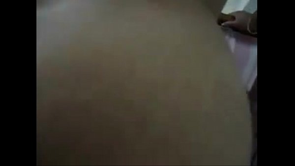 पोस्टमेन से चुदवाया बड़ी गांड वाली आंटी ने