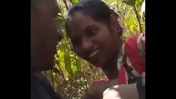गाँव की लड़की का देसी बूब्स सकिंग खेतों में बॉयफ्रेंड के साथ
