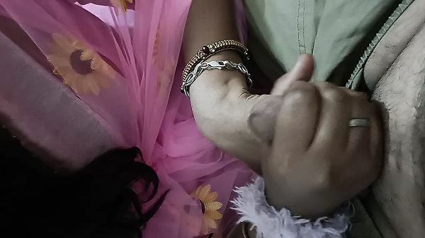 ख़ुशी भाभी ने लुल्ली पकड़ के बोला बहुत दिन से नहीं चुदी