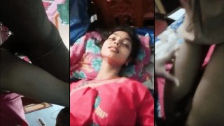 देसी वीडियो: आज्ञाकारी देसी गर्ल फुकेद डीप बय ताऊ जी