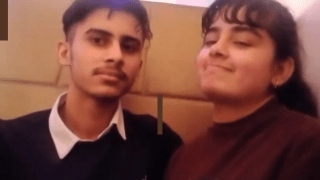 कैफ़े कपल पब्लिक बज वायरल (देसी चोदा चोदी)