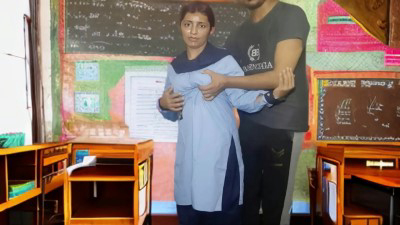 कॉलेज गर्ल की टीचर से मिशनरी चुदाई वीडियो – इंडियन बफ (देसी चोदा चोदी)