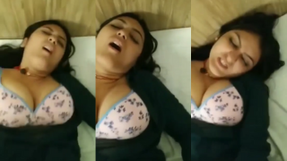 देसी होममेड मंस – हॉर्नी रंडी गर्ल फुक्स हेर जान (सेक्स वीडियो)