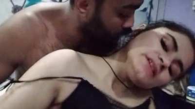 हॉट: हॉट प्रेमिका के पडोसी ने मजे से मोठे दूध चुसे – इंडियन बफ