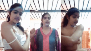 पेटीट गर्ल स्ट्रिप्स ऑन कॉल बूब्स अस्स (ब्लू फिल्म)