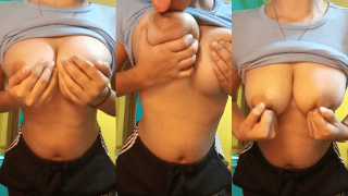 सेक्सी गर्लफ्रेंड पिंचेस एंड लिक्स बूब्स (ब्लू फिल्म)