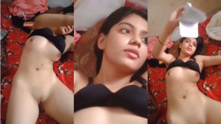 वायरल वीडियो: सेक्सी इंडियन गफ नेकेड ों बेद बफ फिंगर्स हेर पुसी